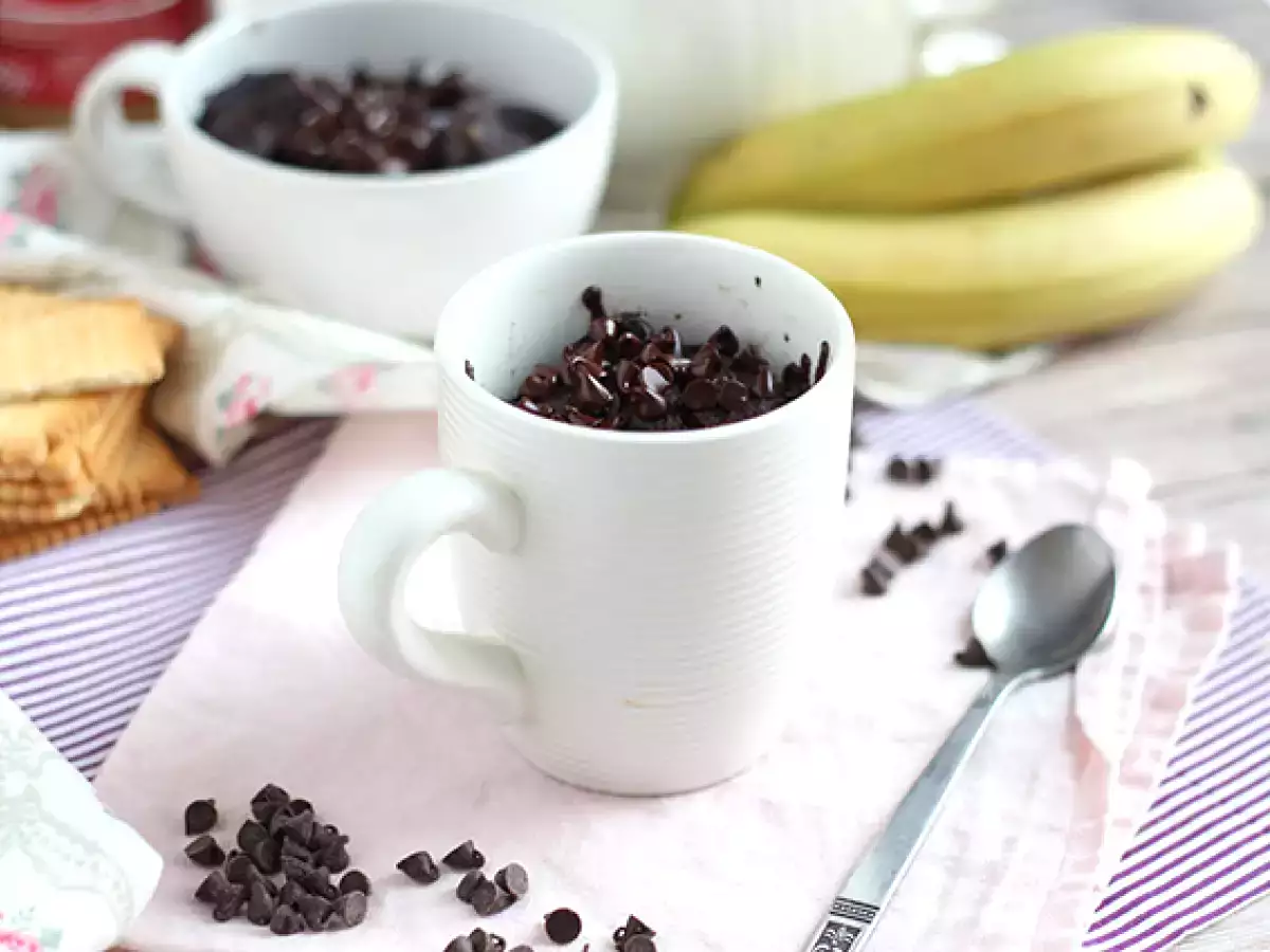 Kue mug cokelat dan selai kacang dalam microwave dalam 1 menit. - foto 4