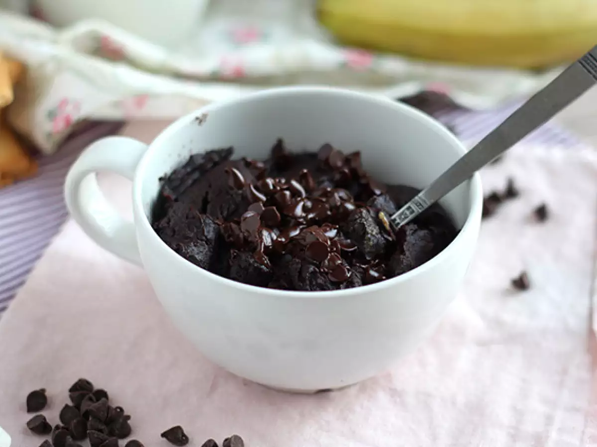 Kue mug cokelat dan selai kacang dalam microwave dalam 1 menit. - foto 5