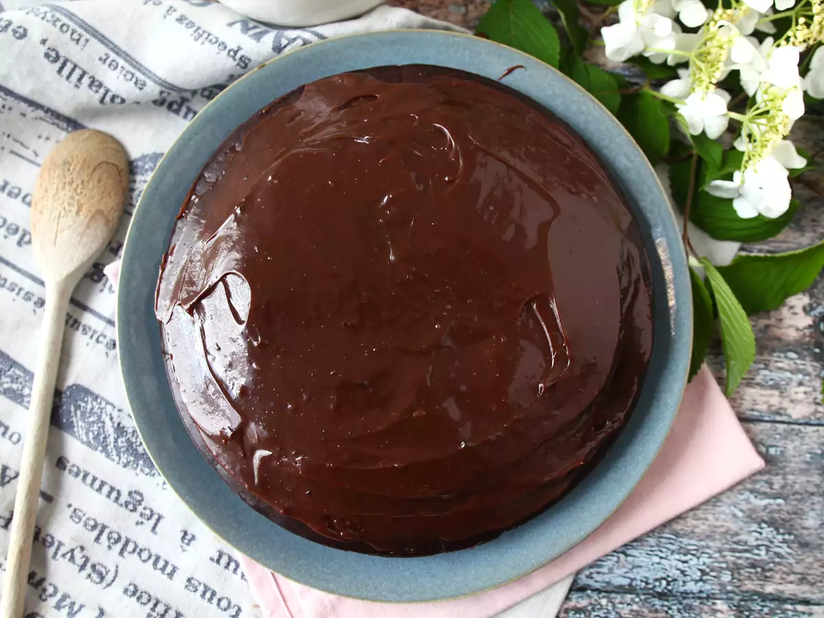 Kue Nega Maluca yang Lembut dengan Topping Brigadeiro - foto 4