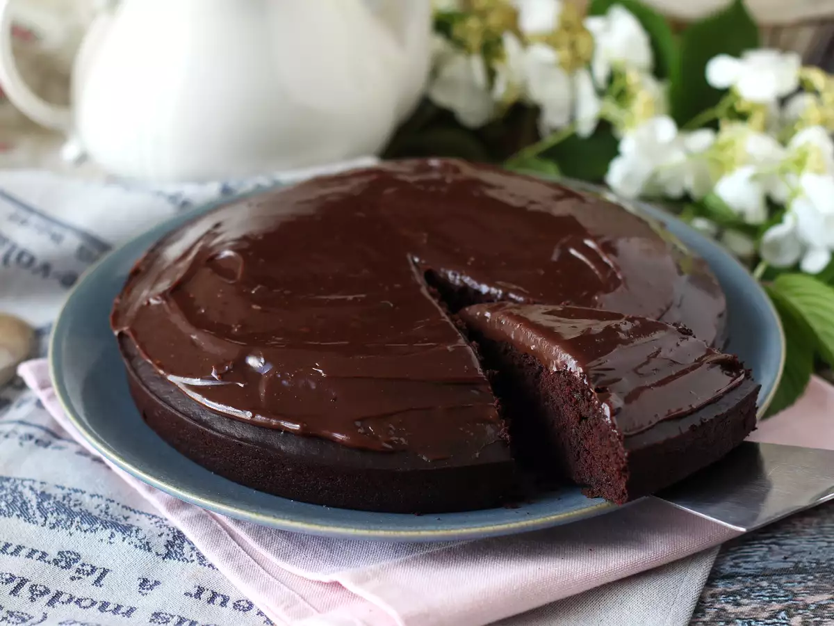 Kue Nega Maluca yang Lembut dengan Topping Brigadeiro - foto 5