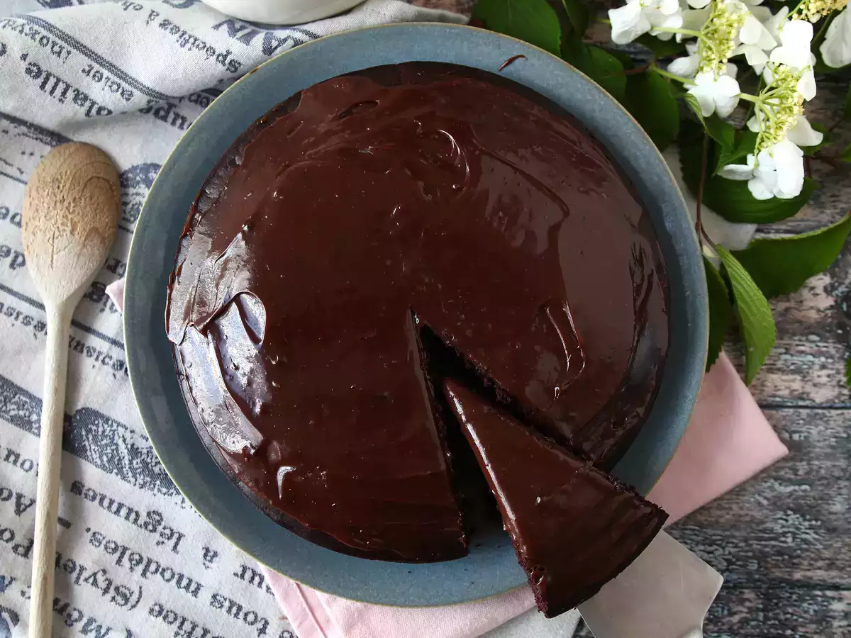 Kue Nega Maluca yang Lembut dengan Topping Brigadeiro - foto 6