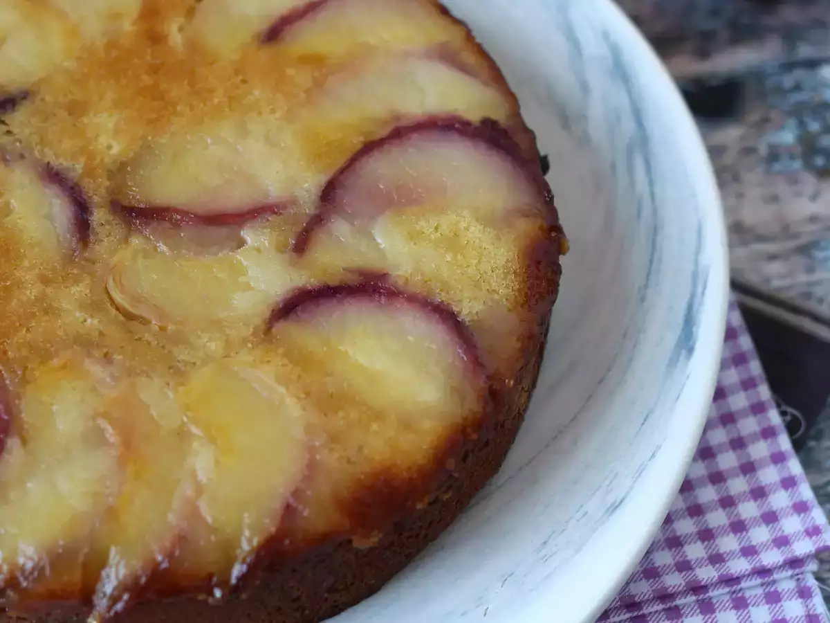 Kue persik terbalik, lembab, meleleh dan karamel - foto 9