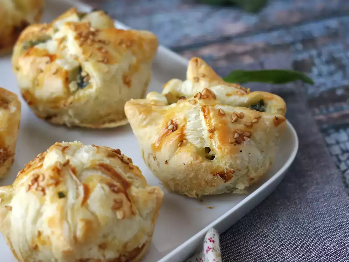 Kue puff bayam dan keju kambing mini - foto 7