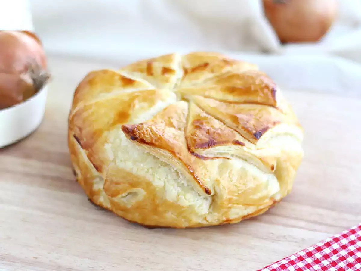 Kue puff pastry Camembert ham dan bawang bombay - foto 3