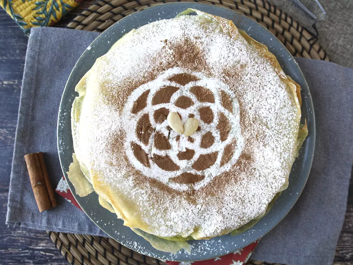 Kue tradisional Maroko dengan adonan batu bata, ayam, dan rempah-rempah - foto 2