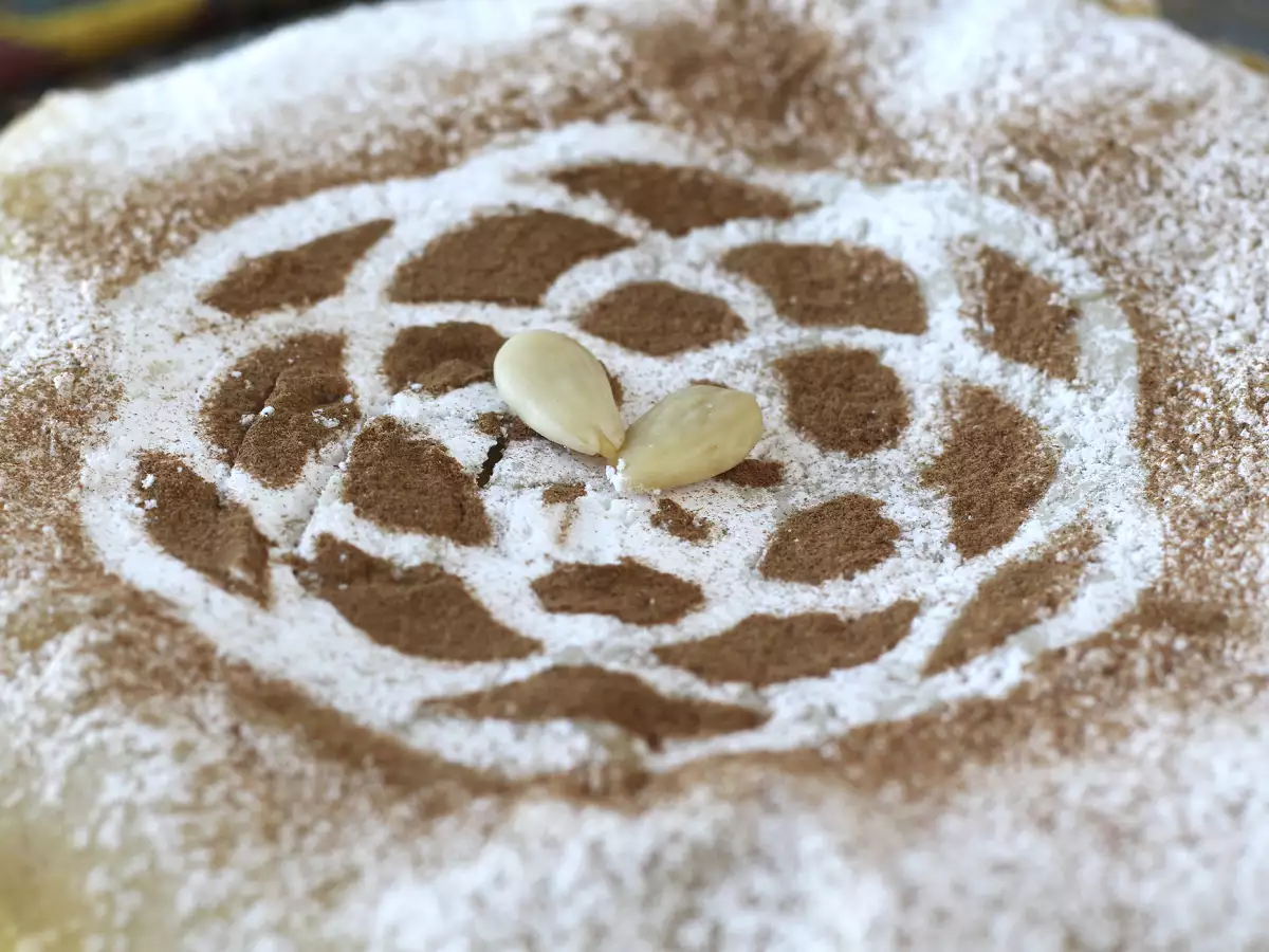 Kue tradisional Maroko dengan adonan batu bata, ayam, dan rempah-rempah - foto 5