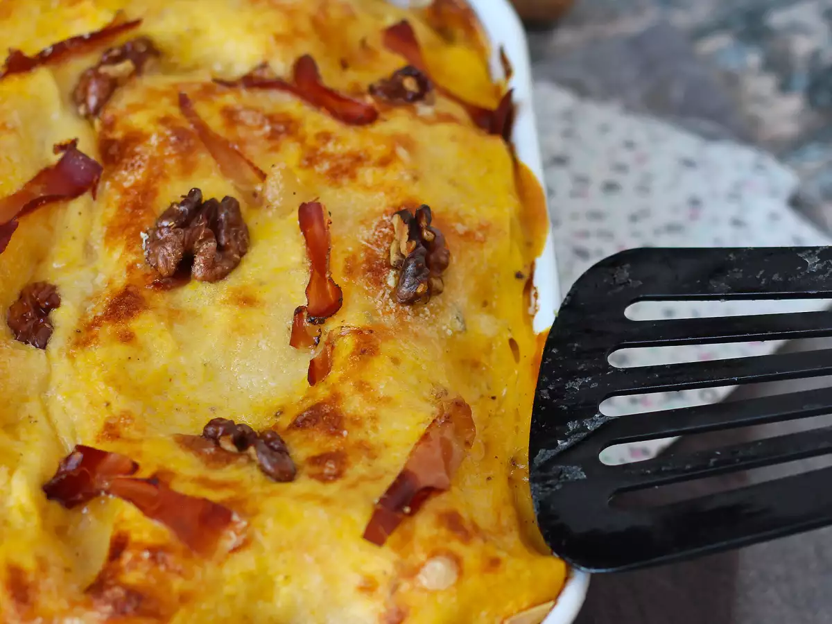 Lasagna dengan labu, speck, serta kacang kenari yang lembut dan renyah - foto 2