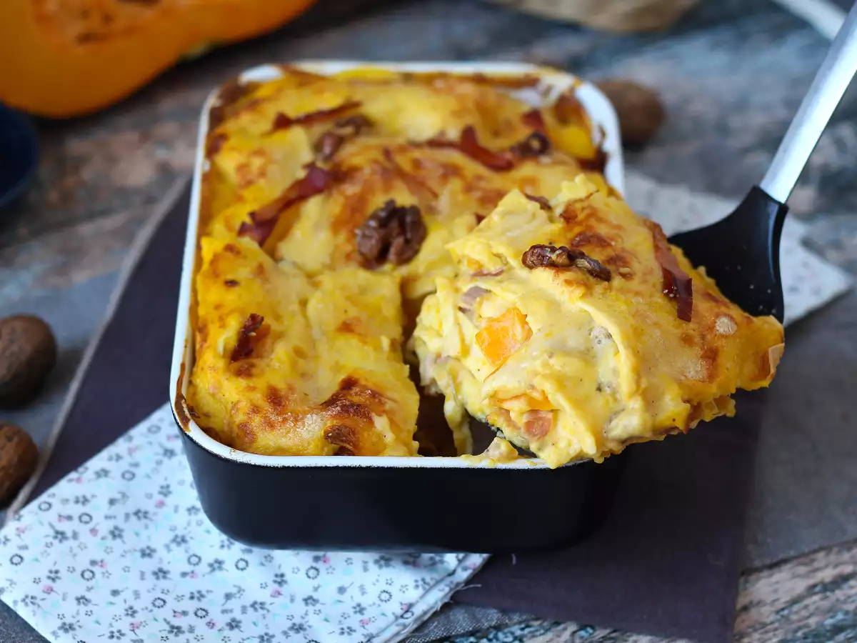 Lasagna dengan labu, speck, serta kacang kenari yang lembut dan renyah - foto 7