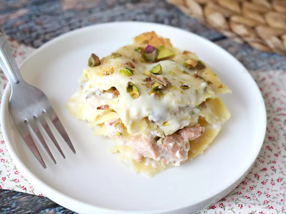 Lasagna Salmon dengan Burrata dan Pistachio, Lembut dan Renyah - foto 5