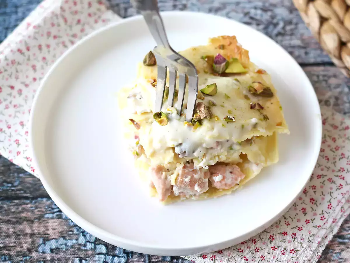 Lasagna salmon dengan burrata dan pistachio yang lembut dan renyah - foto 6