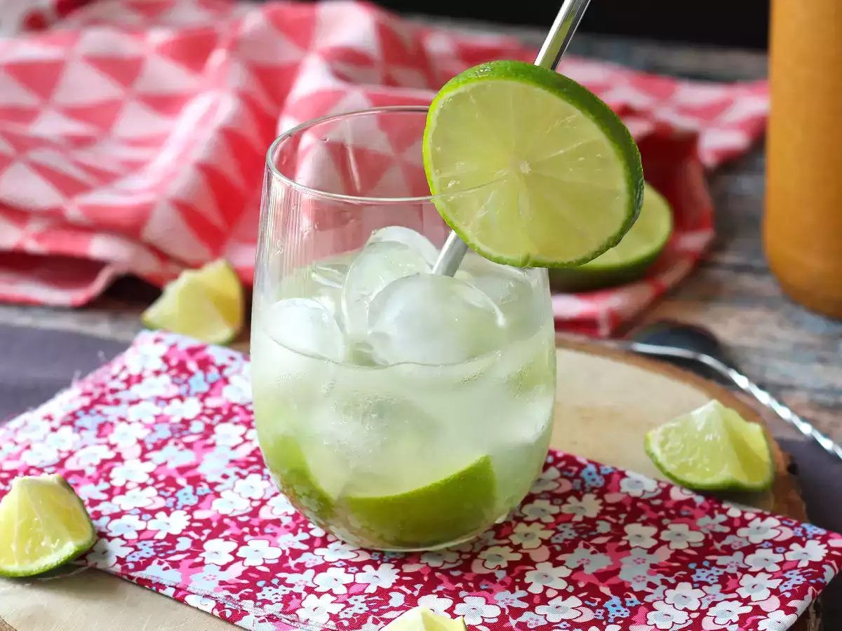 Lemon Caipirinha: minuman Brasil yang mudah dibuat tanpa pengocok koktail - foto 2