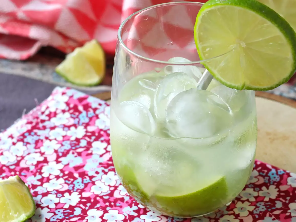Lemon Caipirinha: minuman Brasil yang mudah dibuat tanpa pengocok koktail - foto 4