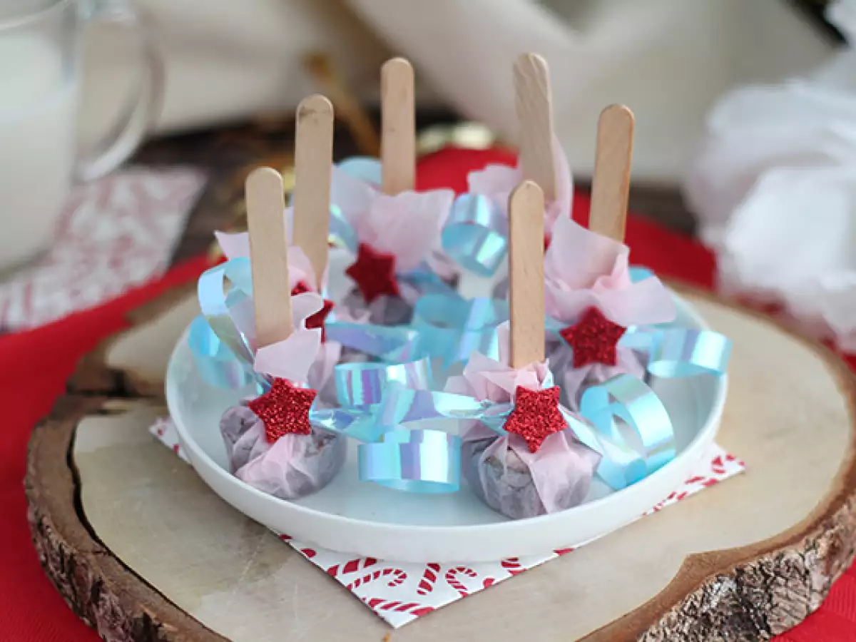 Lolipop Cokelat Panas dari Cokelat Hitam dan Kacang Hazel Panggang