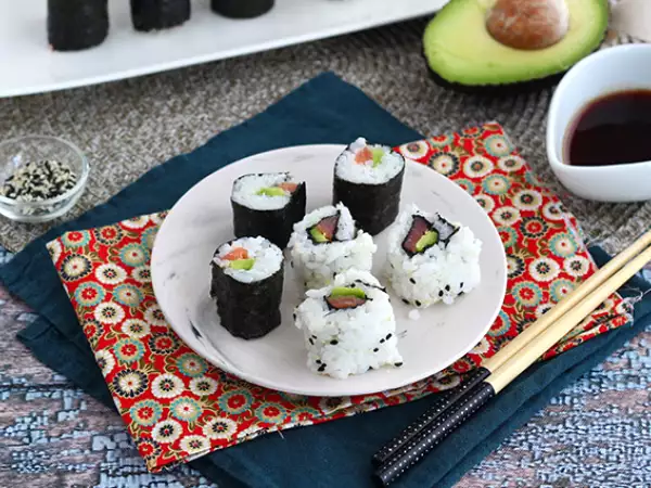 Resep Maki salmon asap dan alpukat