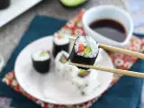 Maki Salmon Asap dan Alpukat, foto 1