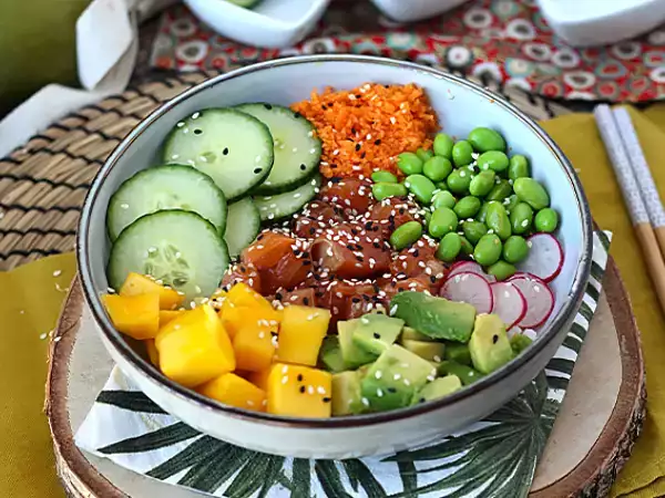 Resep Mangkuk poké dengan salmon