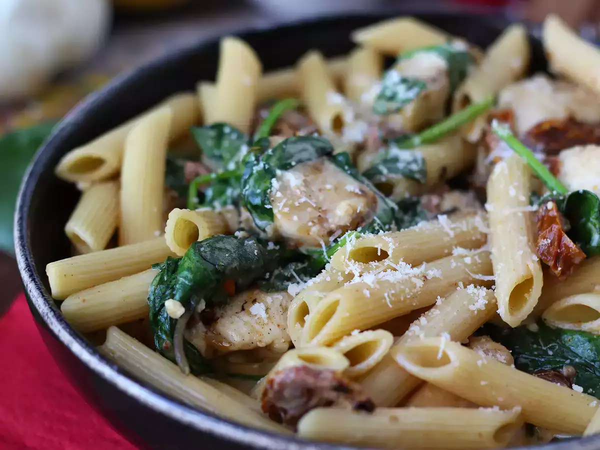 Marry Me Chicken Pasta: pasta krim dengan ayam, tomat kering, dan parmesan - foto 3