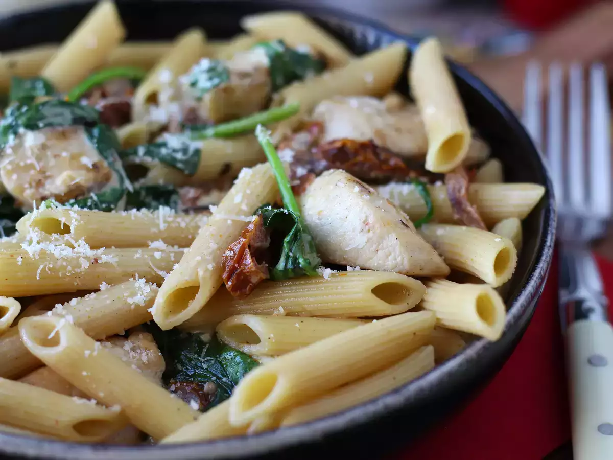 Marry Me Chicken Pasta: pasta krim dengan ayam, tomat kering, dan parmesan - foto 4
