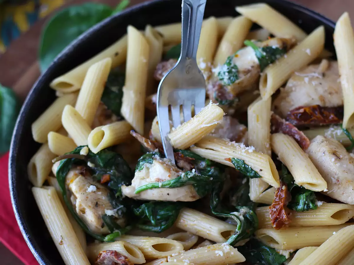 Marry Me Chicken Pasta: pasta krim dengan ayam, tomat kering, dan parmesan - foto 6