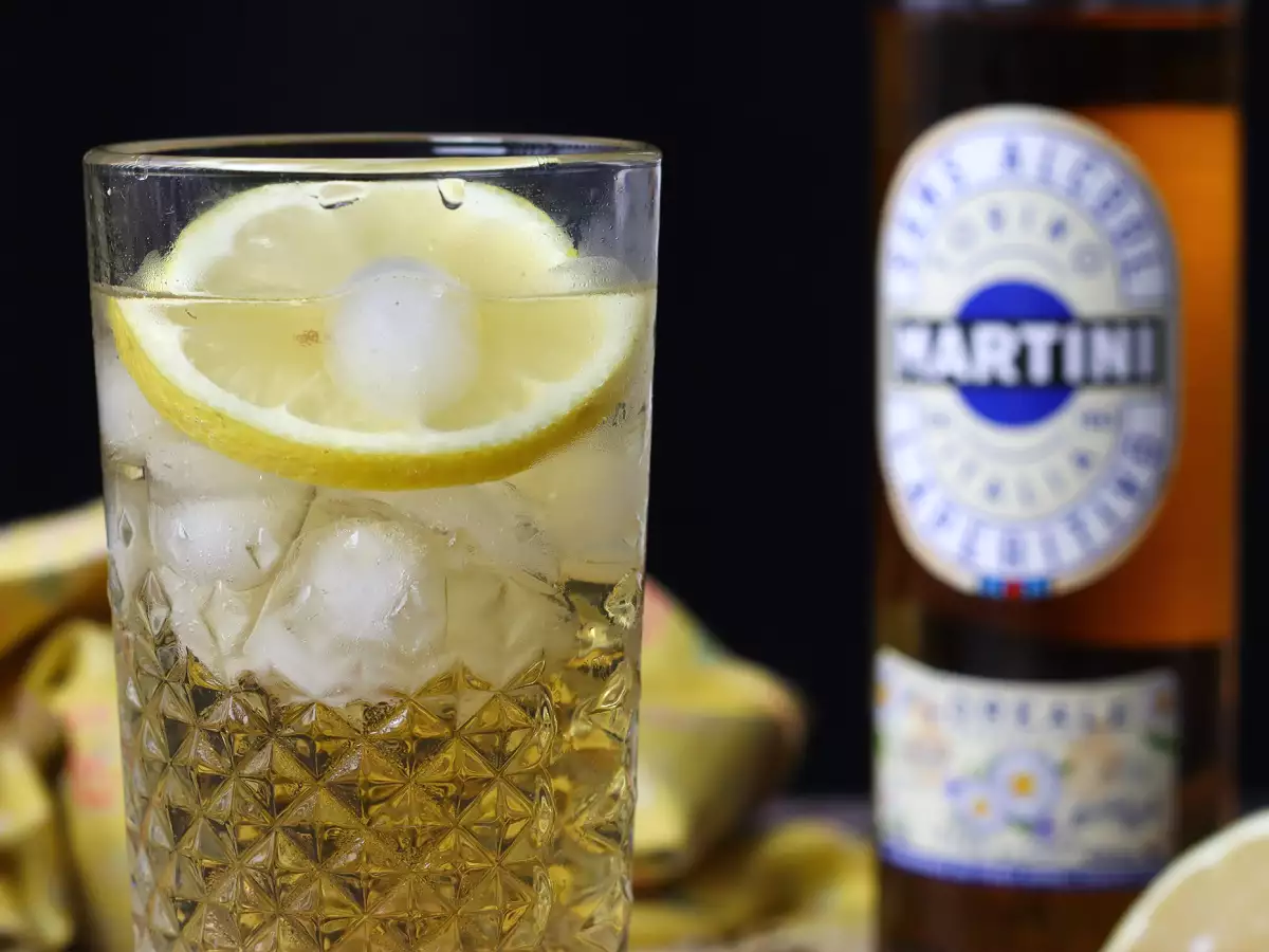 Martini Spritz bebas alkohol, koktail bunga yang manis untuk minuman beralkohol - foto 2