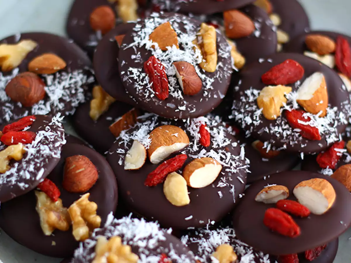 Mendiants: Cokelat dengan Kacang dan Buah Kering - foto 2