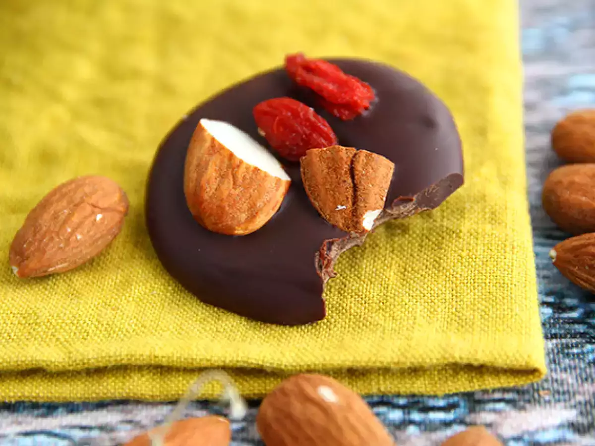 Mendiants: Cokelat dengan Kacang dan Buah Kering - foto 3