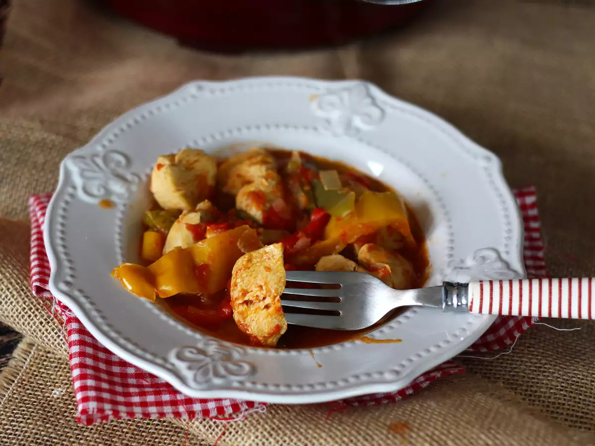 Mengekspresikan ayam Basquaise di Cookeo - foto 2