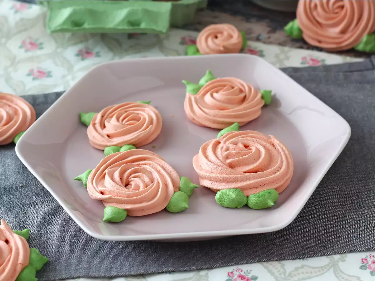 Meringue dalam bentuk mawar yang lucu! - foto 3