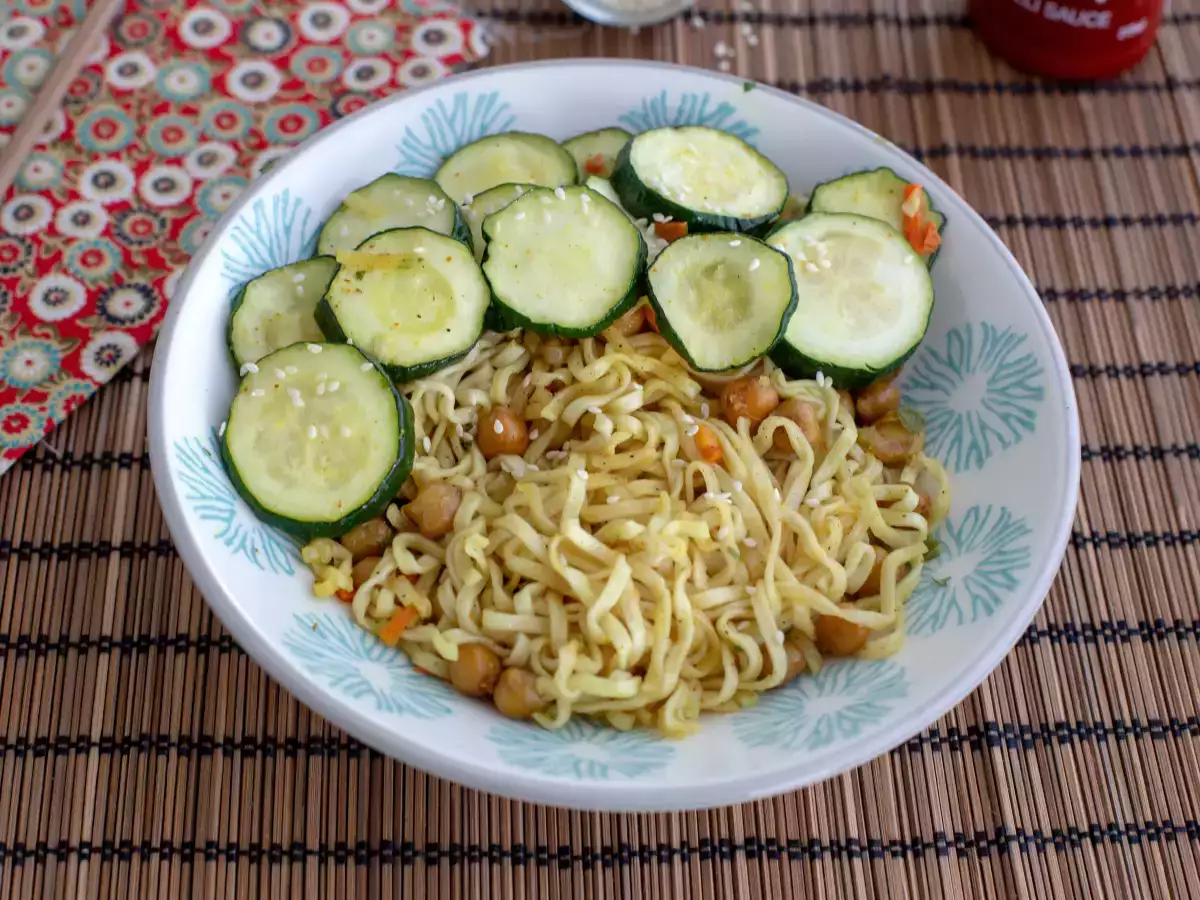 Mi Tumis dengan Kacang Arab Panggang dan Zukini - foto 3