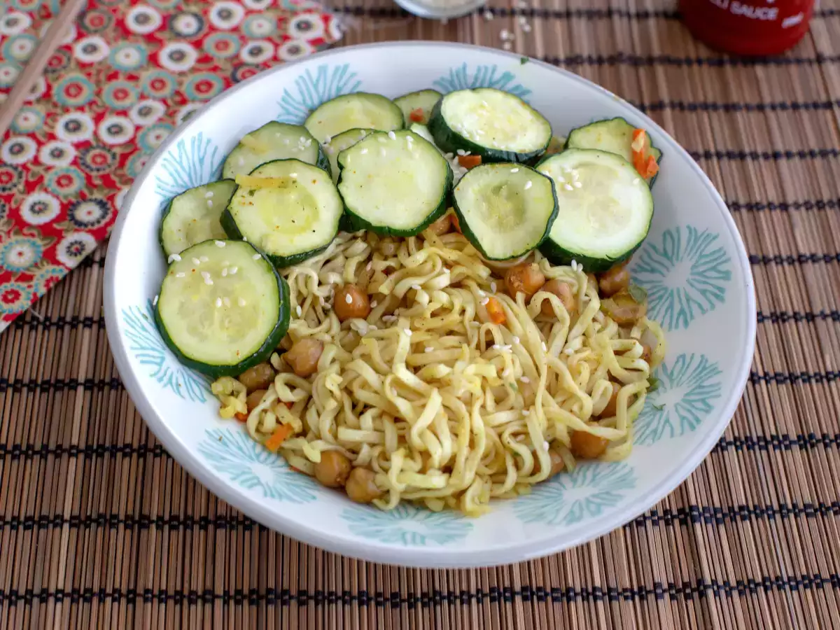 Mie goreng dengan buncis panggang dan cukini - foto 3