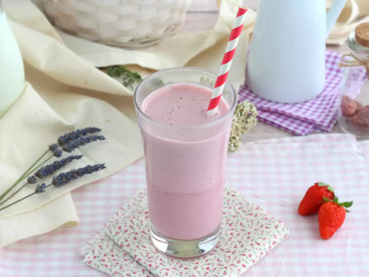 Milkshake raspberry dan stroberi