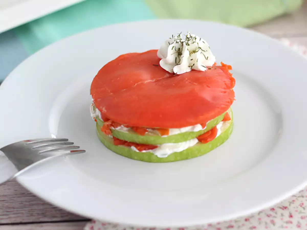Mille-feuille salmon dengan apel hijau