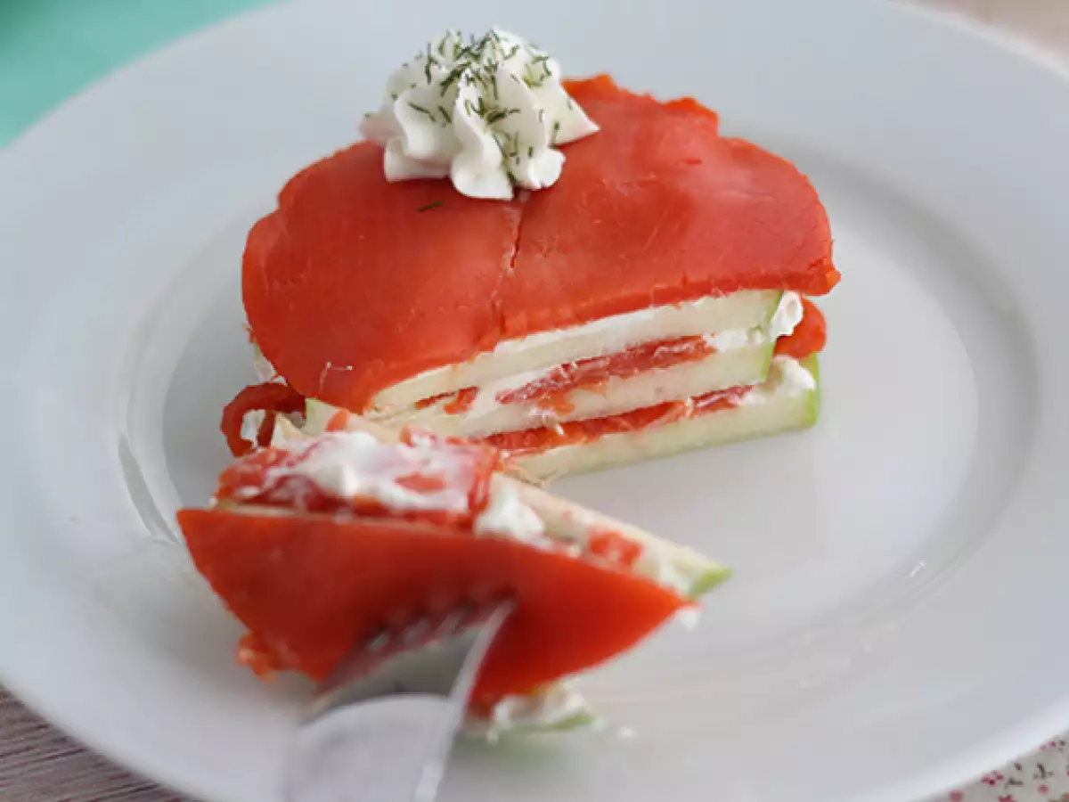 Mille-feuille salmon dengan apel hijau - foto 2