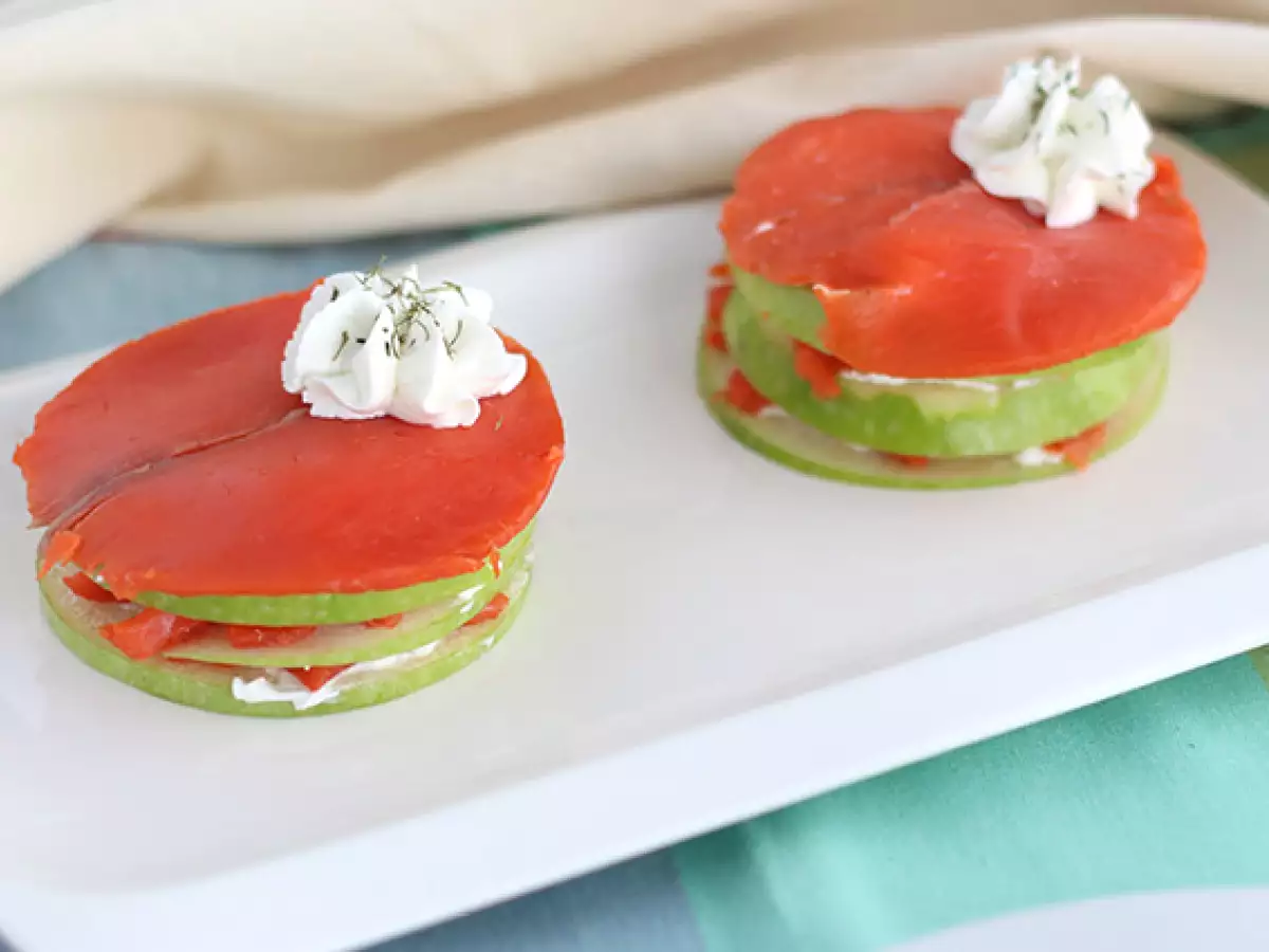 Mille-feuille salmon dengan apel hijau - foto 3