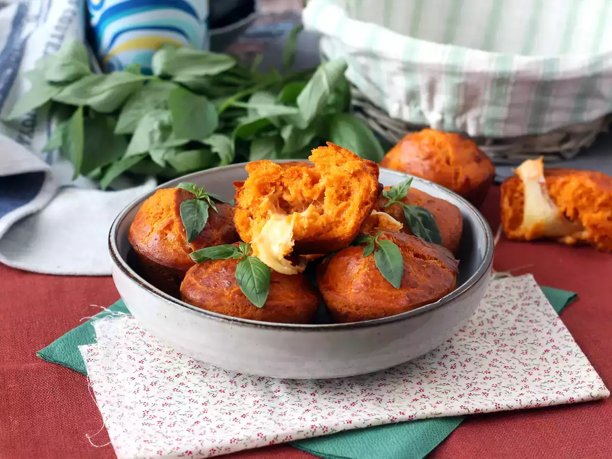 Muffin tomat dengan lelehan hati mozzarella - foto 4