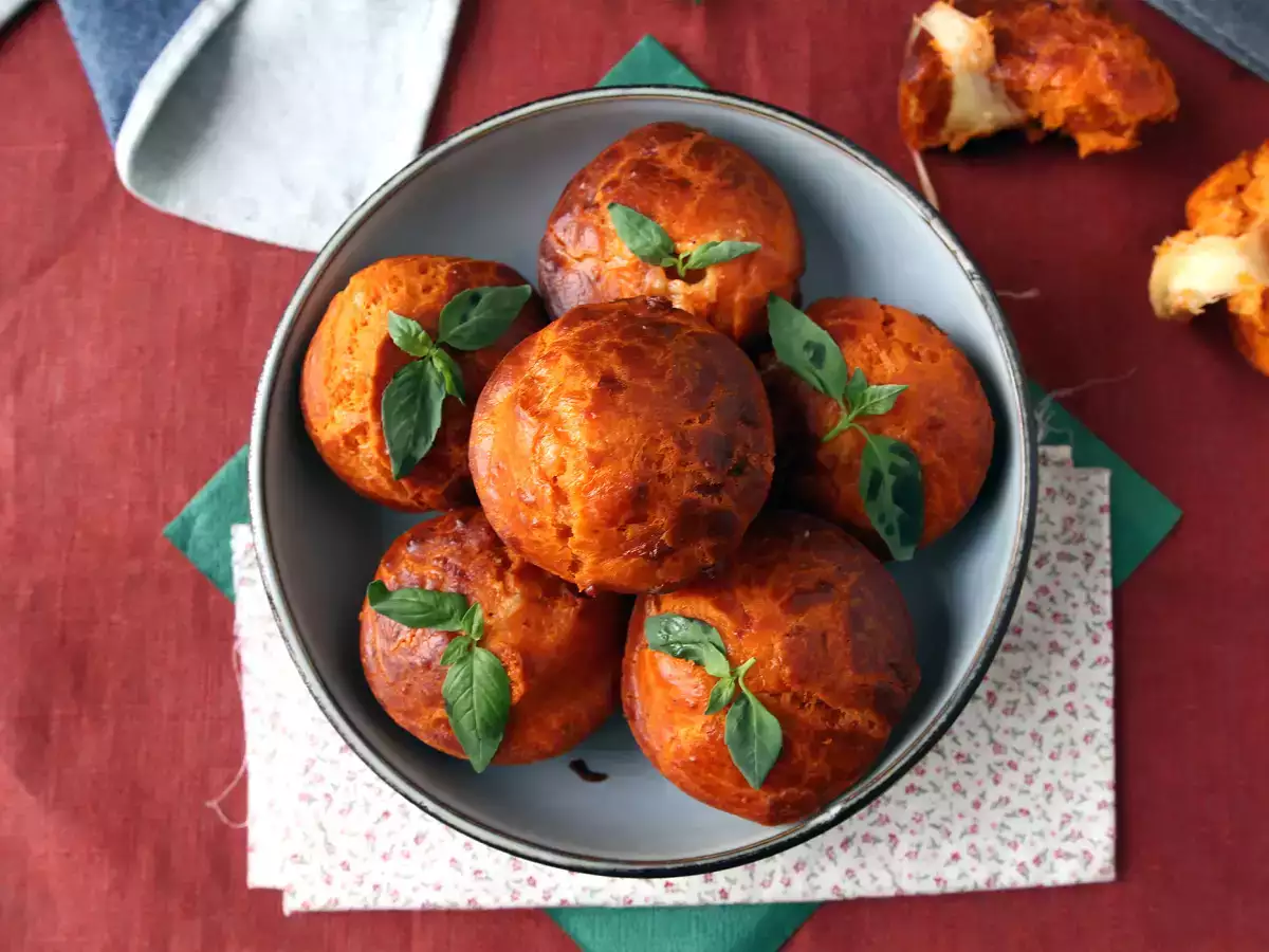 Muffin tomat dengan lelehan hati mozzarella - foto 5