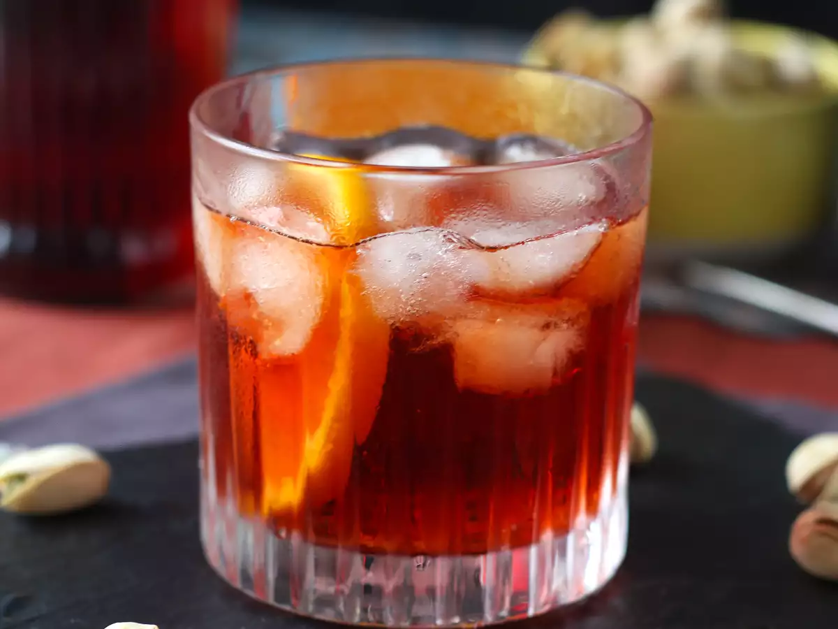 Negroni: resep dengan dosis yang tepat untuk menyiapkannya di rumah