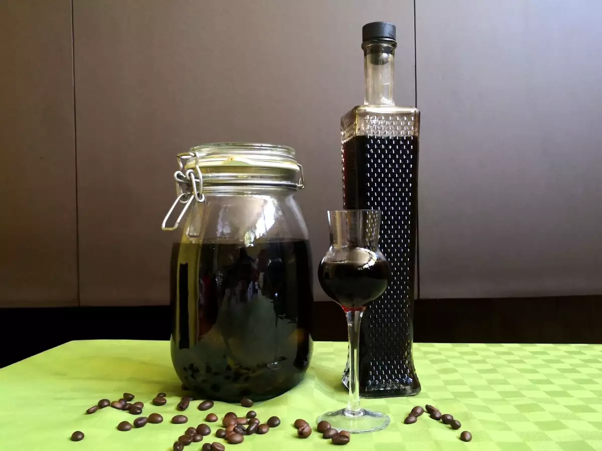 Nocino, resep dan bahan-bahan untuk membuatnya di rumah - foto 3