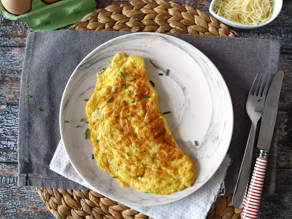 Omelet keju, resep cepat saji yang siap dalam 5 menit! - foto 3