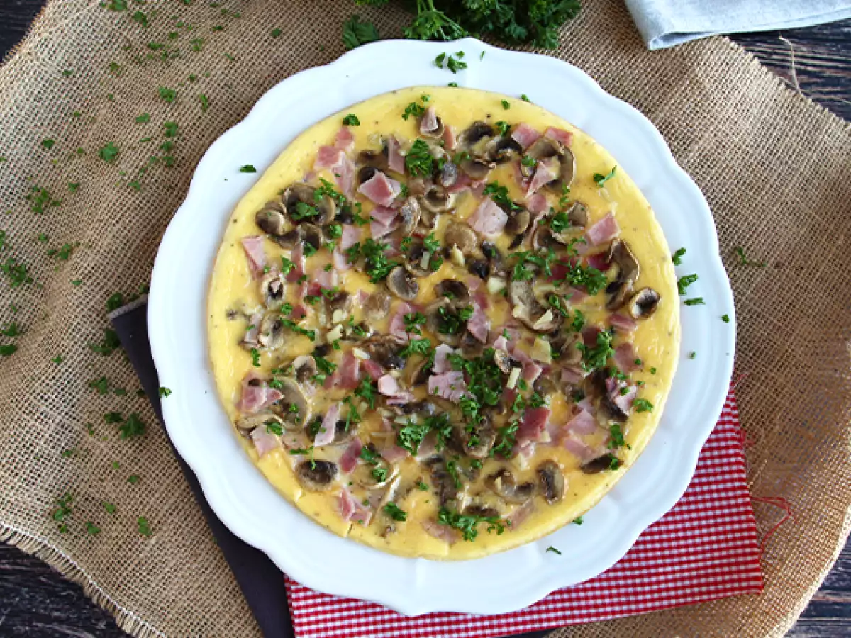 Omelet sederhana dengan jamur, ham, dan peterseli - foto 3