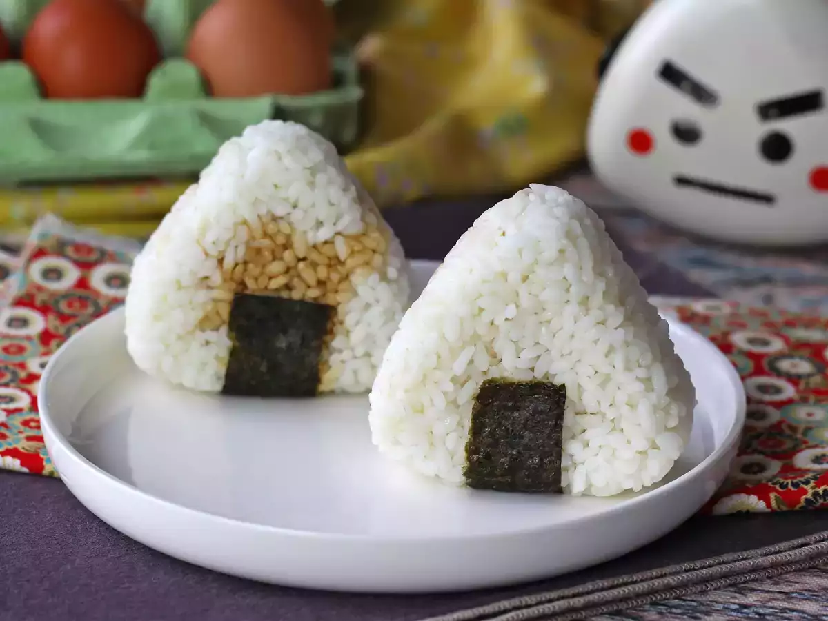 Onigiri dengan kuning telur yang diawetkan dengan kecap asin - foto 4
