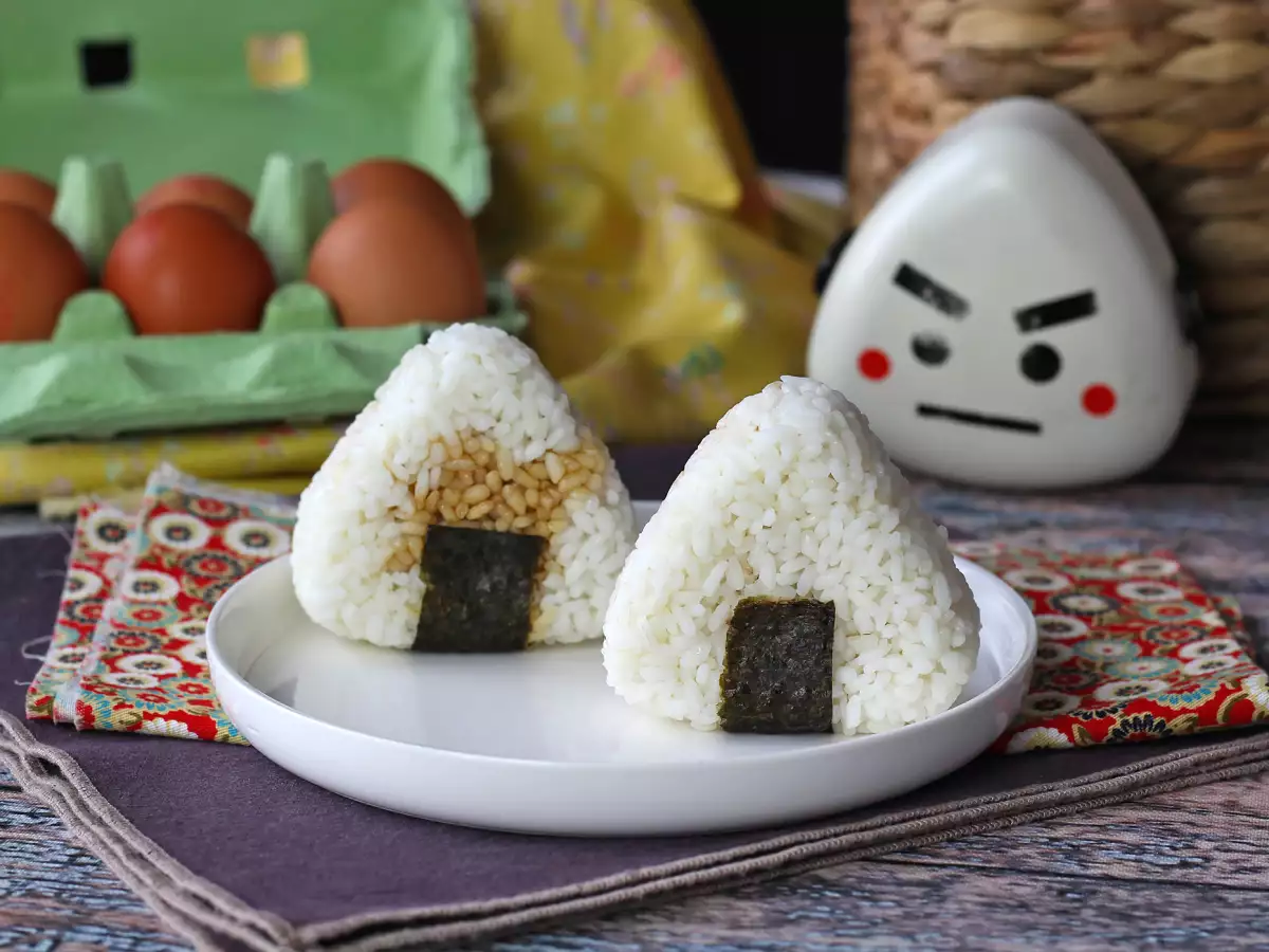 Onigiri dengan kuning telur yang diawetkan dengan kecap asin - foto 7