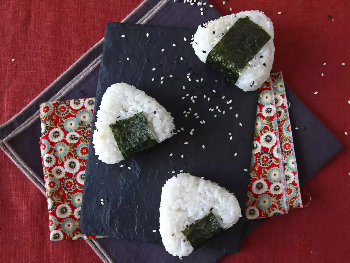 Onigiri tuna, roti lapis nasi segitiga khas Jepang - おにぎり - foto 5