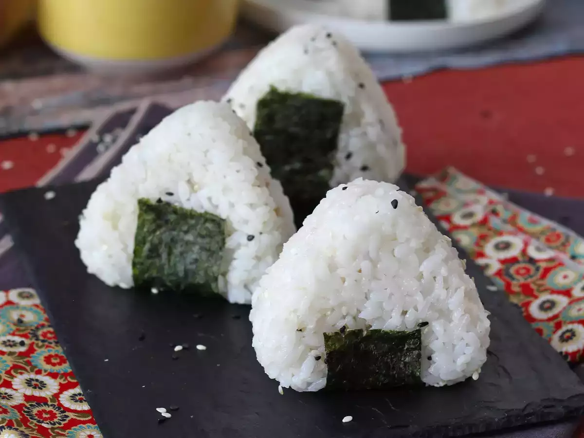 Onigiri Tuna, Sandwich Nasi Segitiga Khas Jepang - おにぎり - foto 2