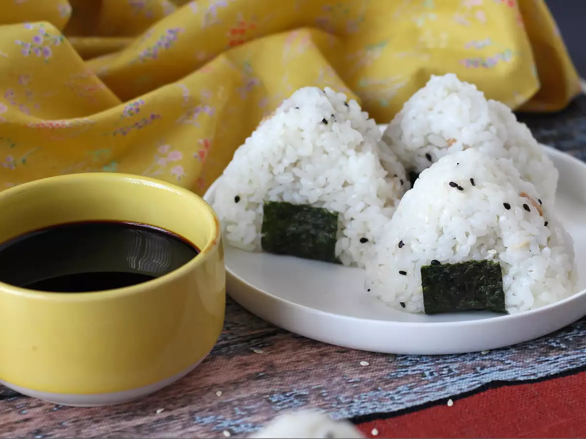 Onigiri Tuna, Sandwich Nasi Segitiga Khas Jepang - おにぎり - foto 3