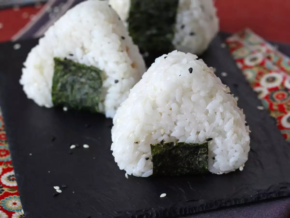 Onigiri Tuna, Sandwich Nasi Segitiga Khas Jepang - おにぎり - foto 4