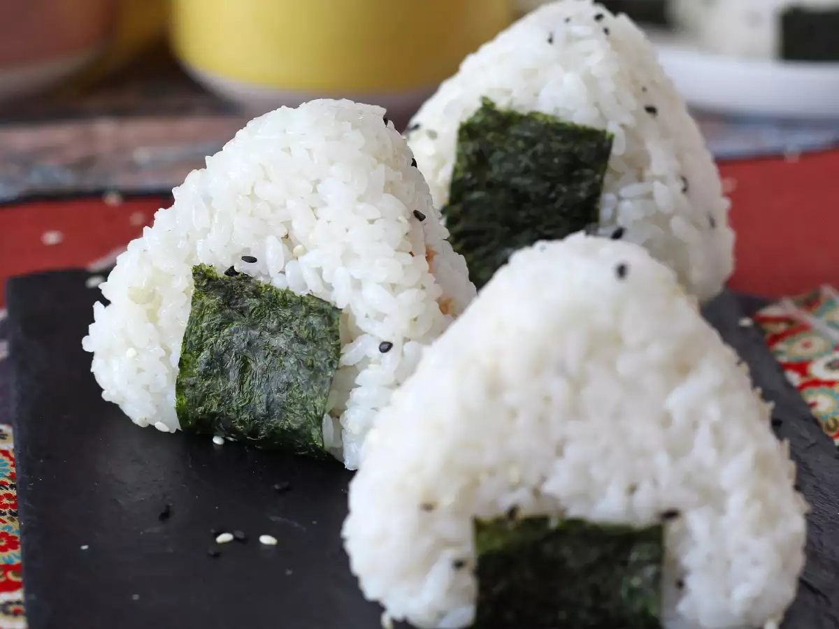 Onigiri Tuna, Sandwich Nasi Segitiga Khas Jepang - おにぎり - foto 6