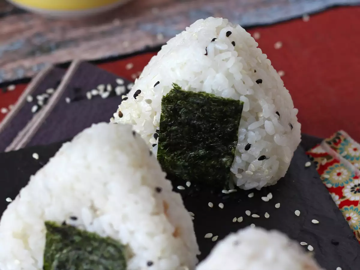 Onigiri Tuna, Sandwich Nasi Segitiga Khas Jepang - おにぎり - foto 8