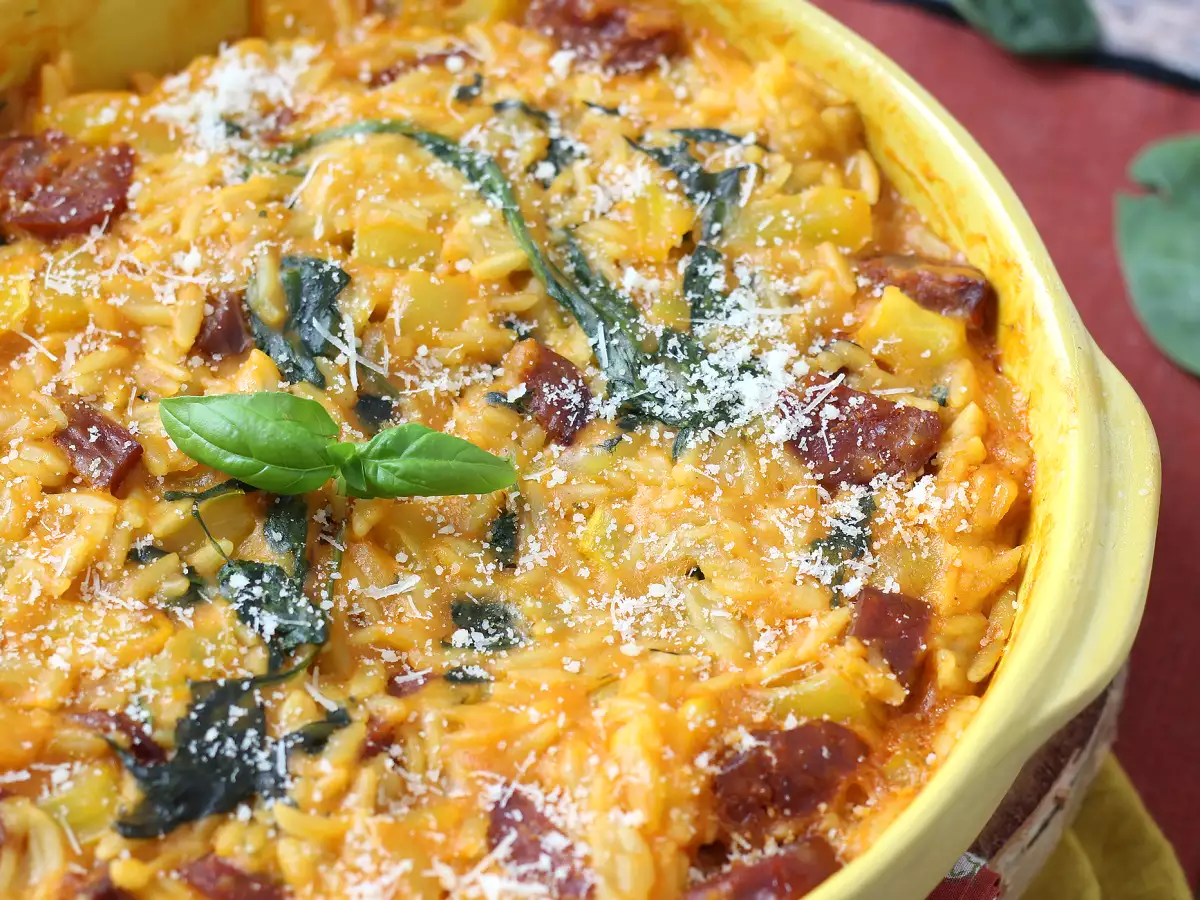 Orzo dalam satu panci dengan paprika, chorizo, dan bayam - foto 4