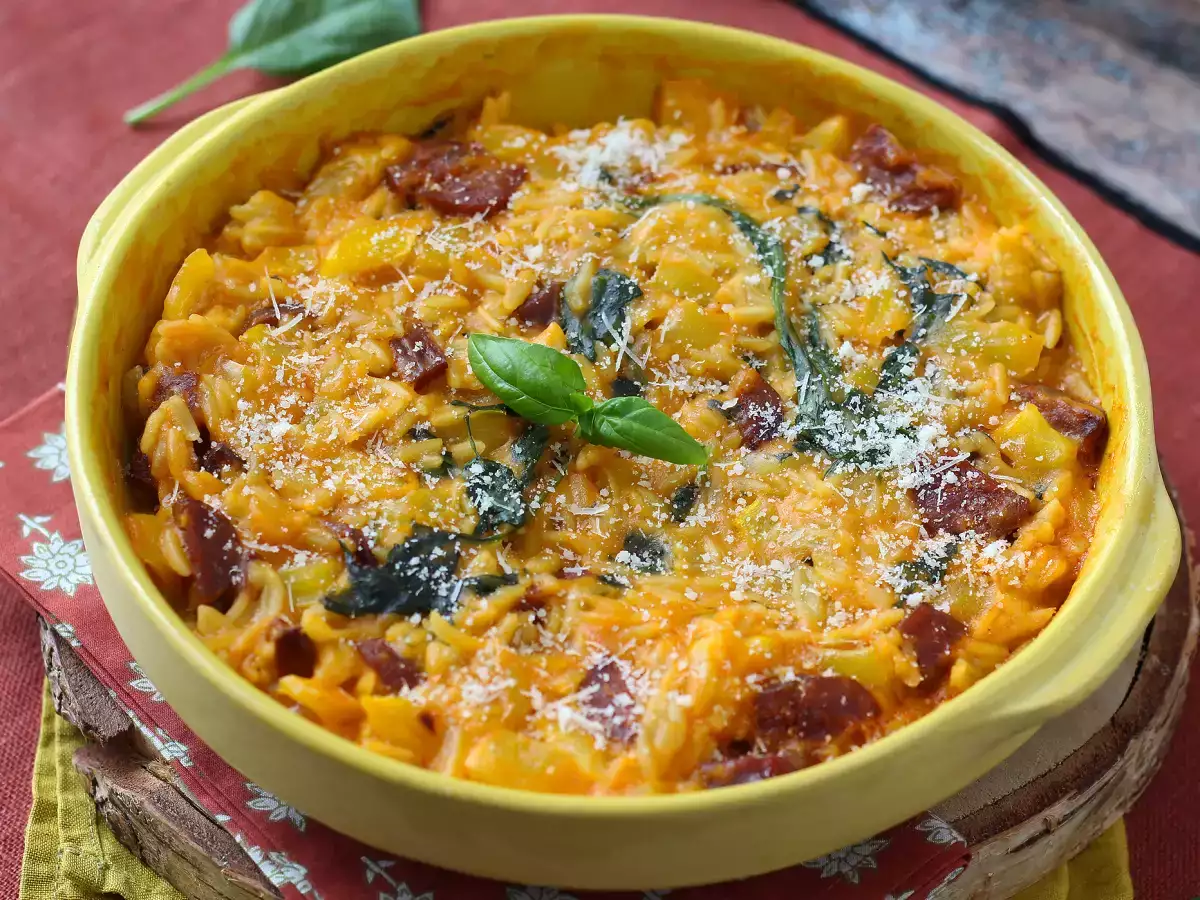 Orzo dalam satu panci dengan paprika, chorizo, dan bayam - foto 6